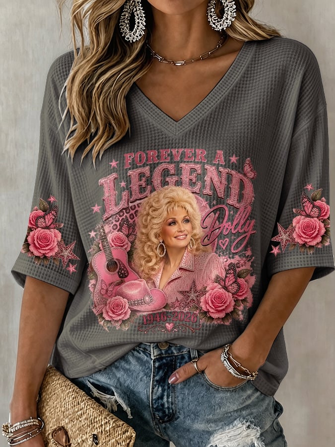 V-Neck Retro Forever A Legend Dolly 1946-2026 Print T-Shirt