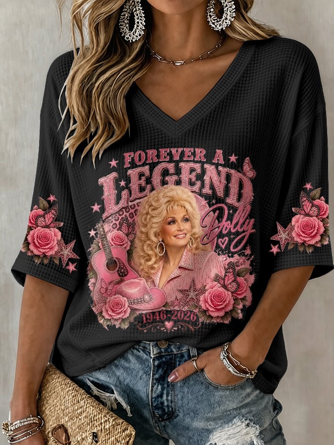 V-Neck Retro Forever A Legend Dolly 1946-2026 Print T-Shirt