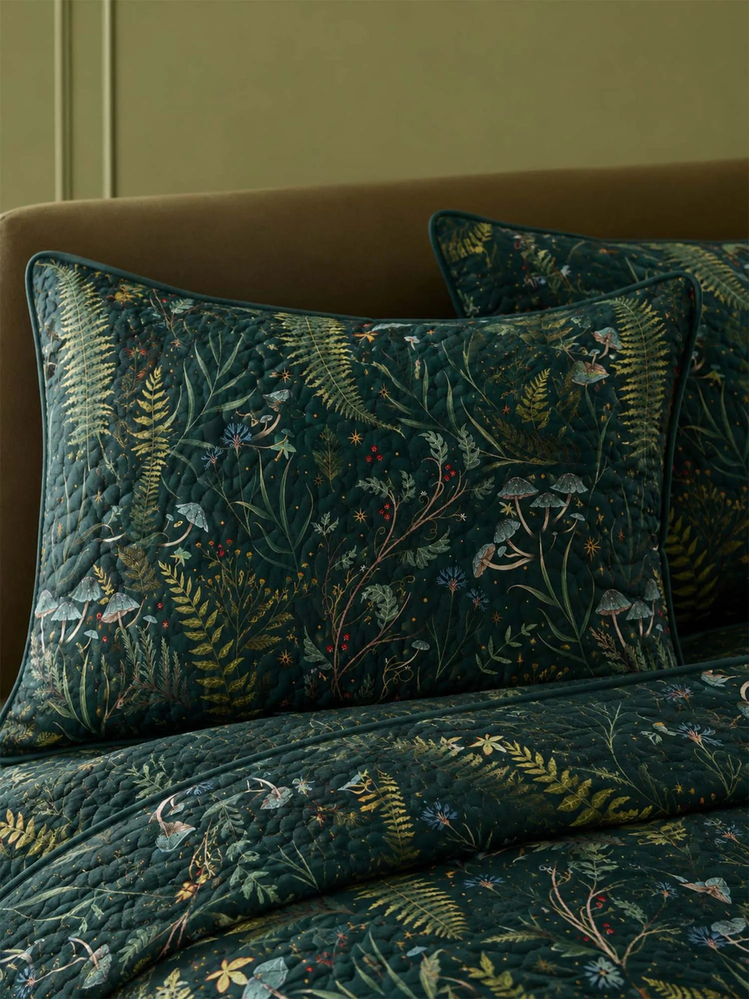 Enchanted Forest Mushroom Quilted 3-Piece Bedding Set – Dark Botanical Quilted Bedding With Matching Pillow Shams