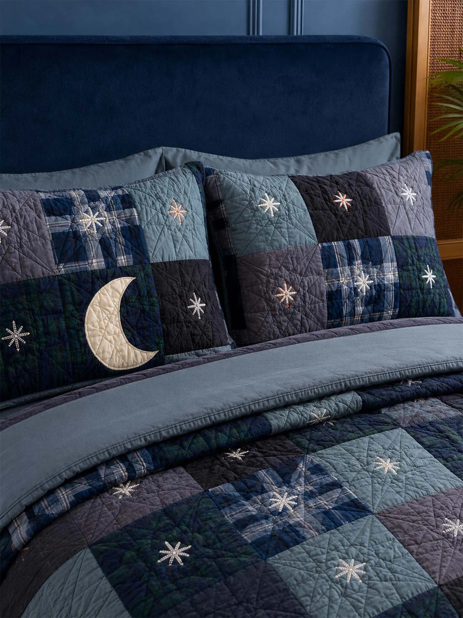 Midnight Star Quilted 3-Piece Bedding Set – Dark Americana Quilted Bedding With Matching Pillow Shams