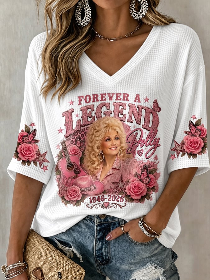 V-Neck Retro Forever A Legend Dolly 1946-2026 Print T-Shirt