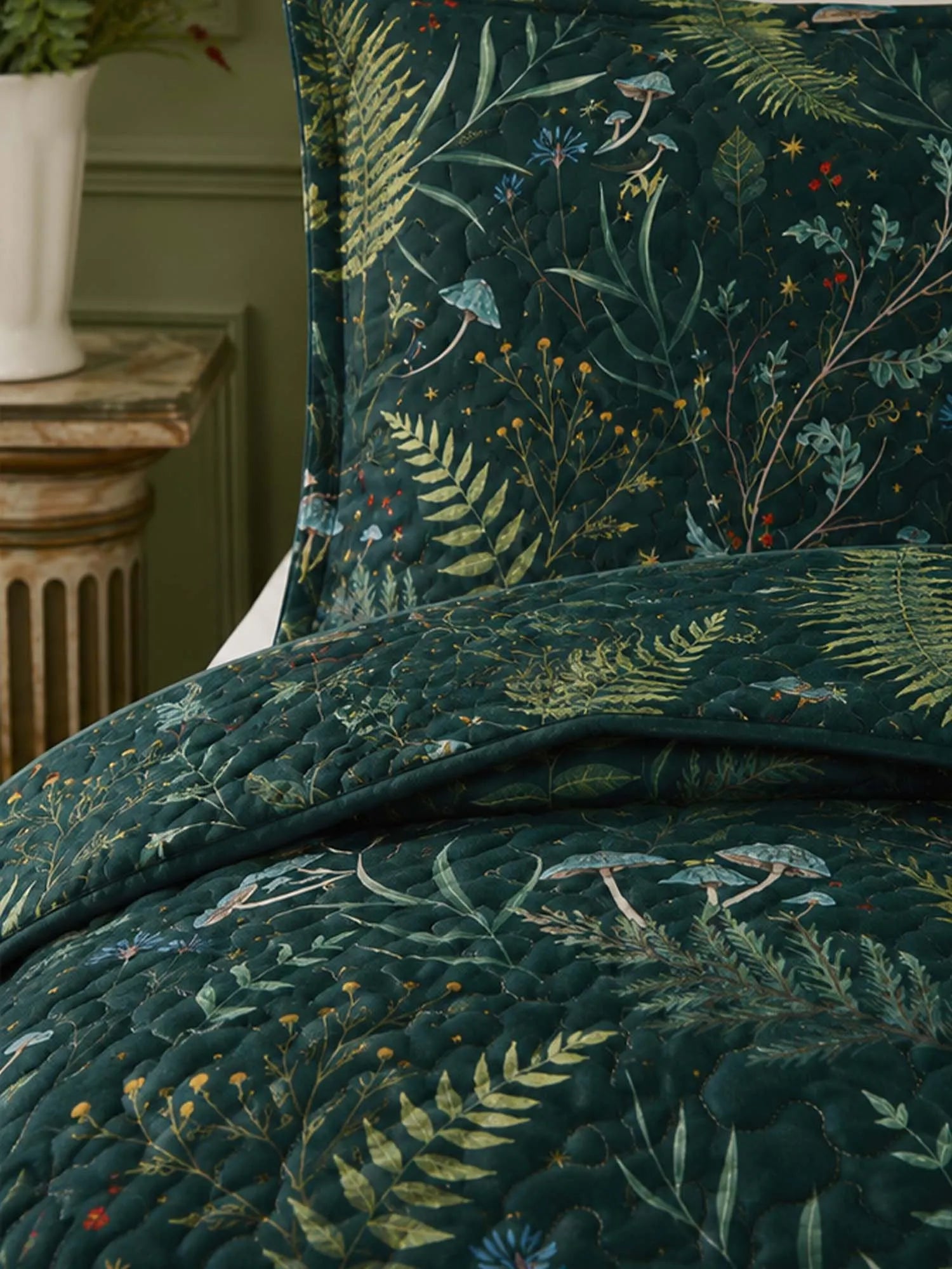 Enchanted Forest Mushroom Quilted 3-Piece Bedding Set – Dark Botanical Quilted Bedding With Matching Pillow Shams