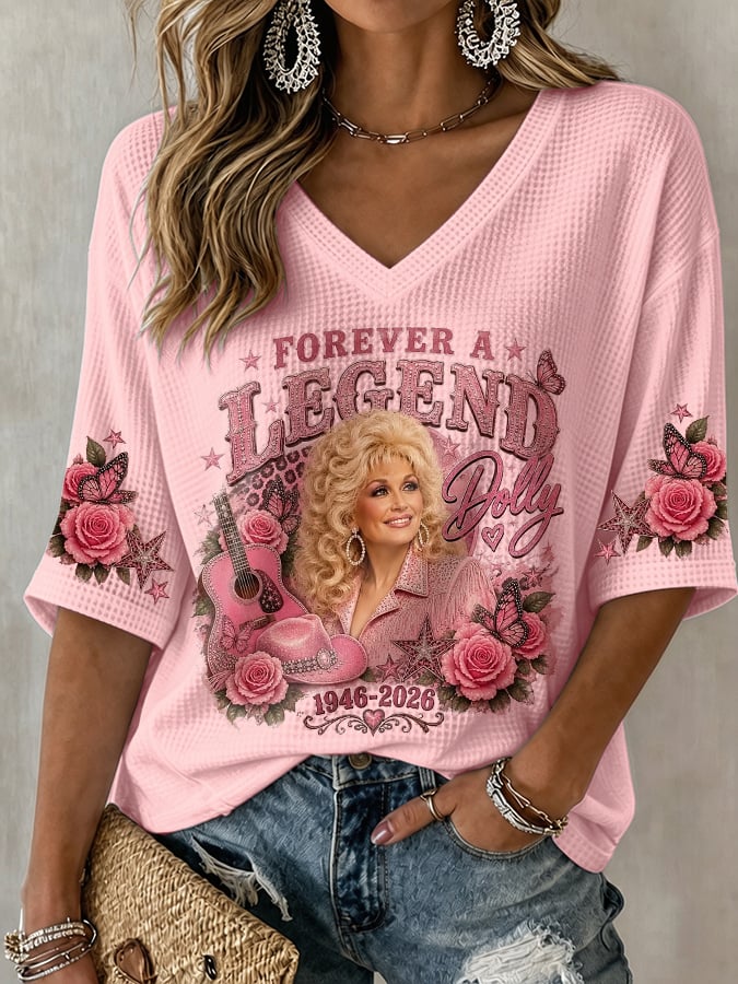 V-Neck Retro Forever A Legend Dolly 1946-2026 Print T-Shirt